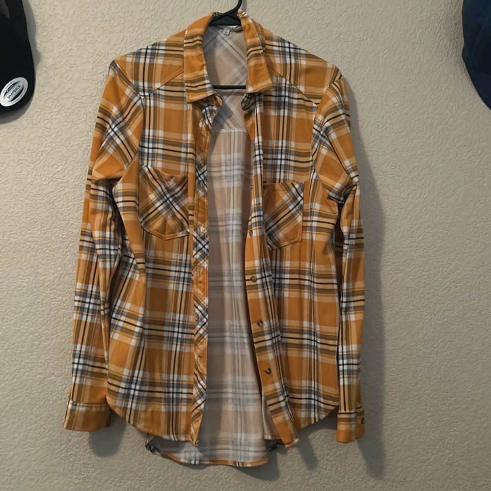 Yellow button up flannel super soft! And flowly!